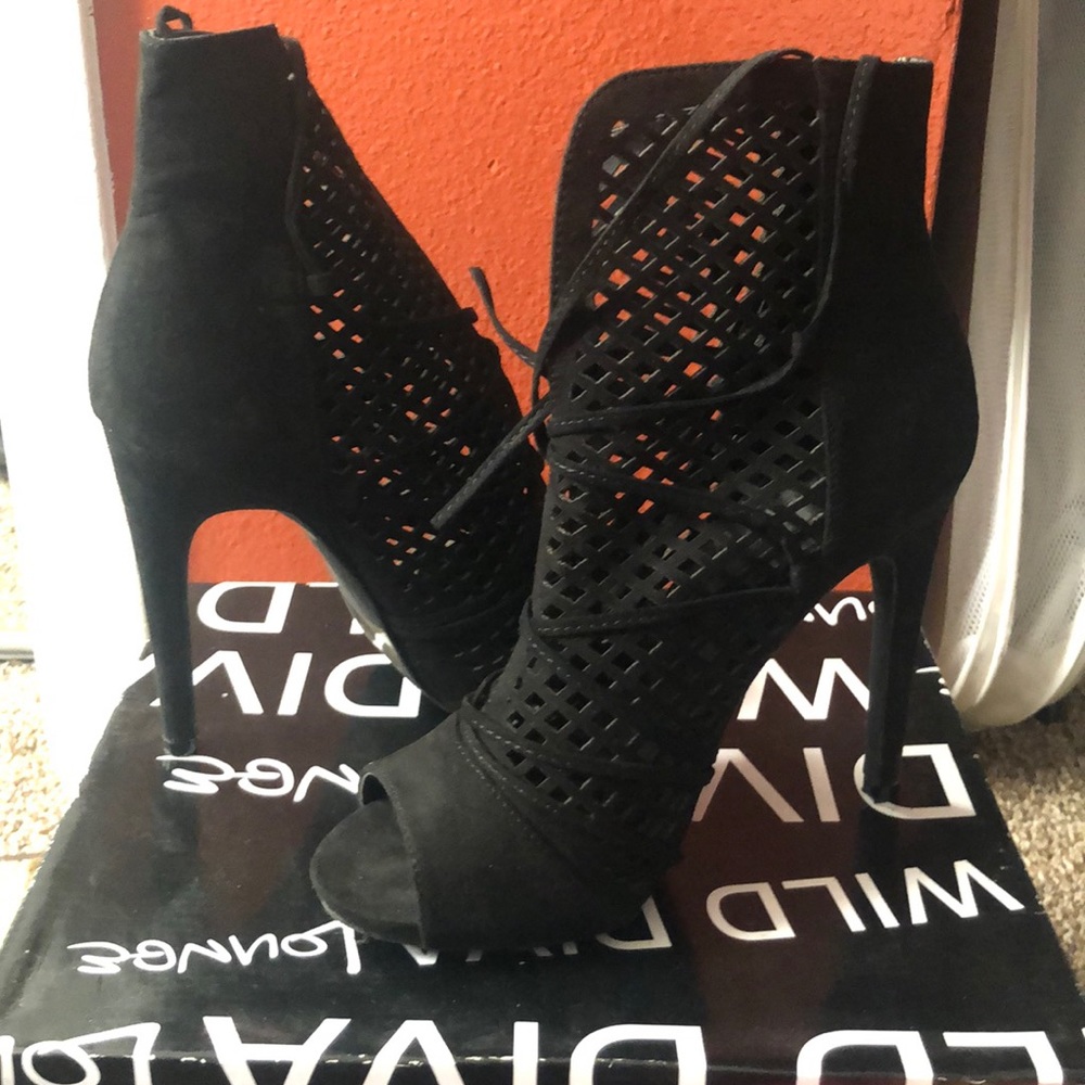 Women’s black 2 inch heels